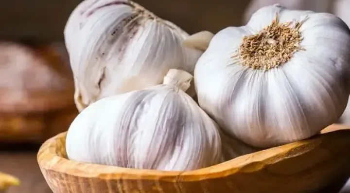 Traditional Tibetan garlic tincture for blood vessels