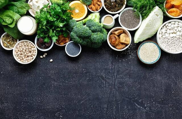 Leafy green vegetables with more calcium than kale